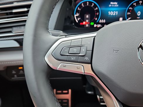 New 2026 Volkswagen Atlas Cross Sport SEL R-Line AWD/4WD image 19