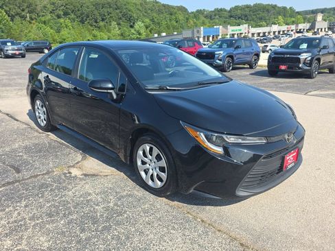 Used 2024 Toyota Corolla LE FWD image 2