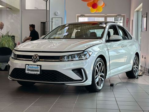 New 2025 Volkswagen Jetta SE FWD image 1
