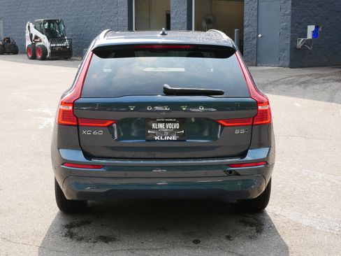 Used 2022 Volvo XC60 B5 Momentum AWD/4WD image 4