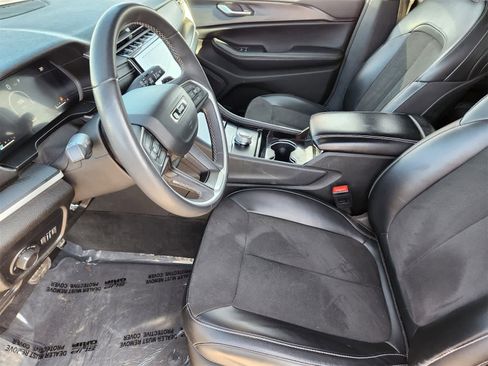 Used 2023 Jeep Grand Cherokee Altitude image 22