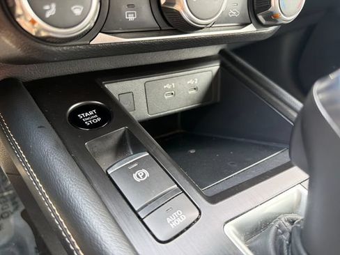 Used 2025 Nissan Kicks SV AWD/4WD image 21