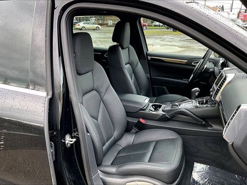 Used 2014 Porsche Cayenne Platinum Edition image 10