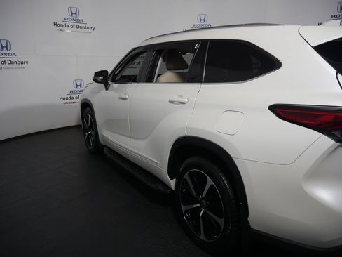 Used 2020 Toyota Highlander Limited AWD/4WD image 9