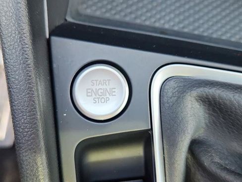 Used 2025 Volkswagen Jetta SE image 22