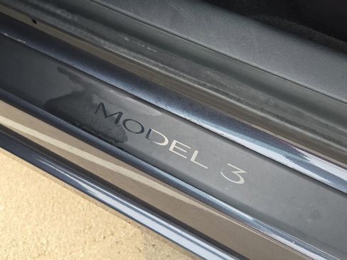 Used 2021 Tesla Model 3 Performance image 11