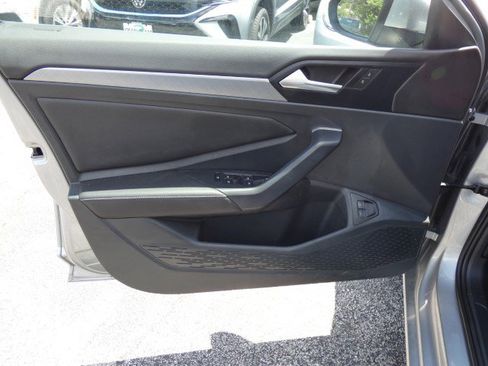 Used 2024 Volkswagen Jetta SE w/ Panoramic Sunroof Package image 10