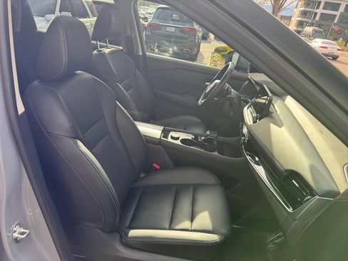 Used 2023 Nissan Rogue SL w/ SL Premium Package image 19