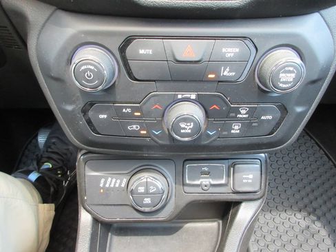 Used 2023 Jeep Renegade Trailhawk w/ Sun/Sound Group AWD/4WD image 32