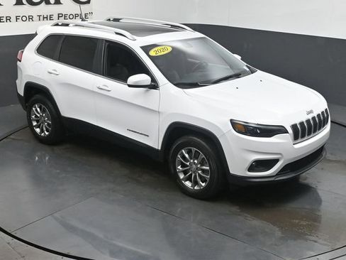 Used 2020 Jeep Cherokee Latitude Plus w/ Comfort/Convenience Group AWD/4WD image 48