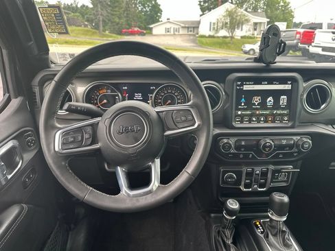 Used 2023 Jeep Wrangler Unlimited Sahara AWD/4WD image 5