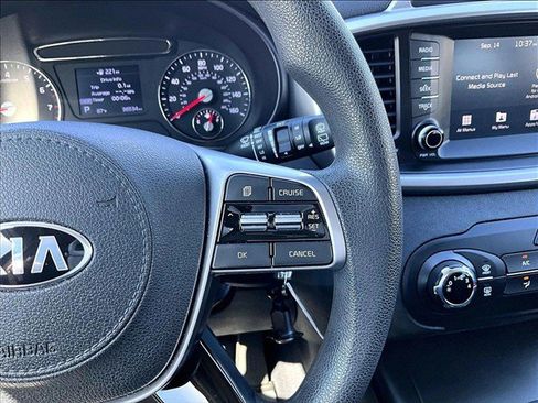 Used 2020 Kia Sorento LX FWD image 19