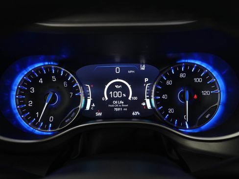 Used 2023 Chrysler Pacifica Touring-L FWD image 26