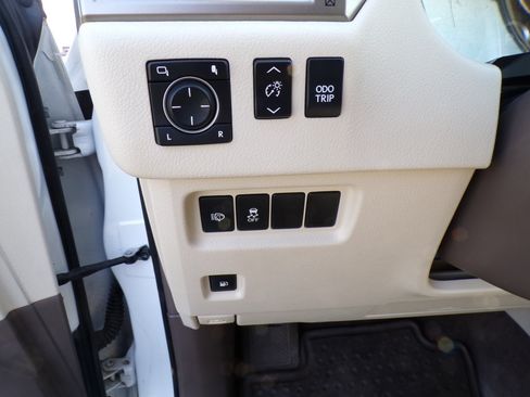 Used 2016 Lexus GX 460 w/ Premium Package AWD/4WD image 16