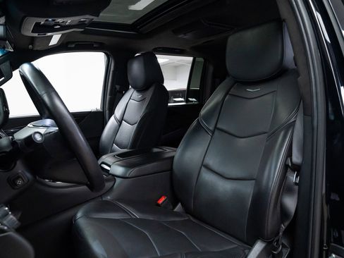 Used 2019 Cadillac Escalade ESV Platinum image 18