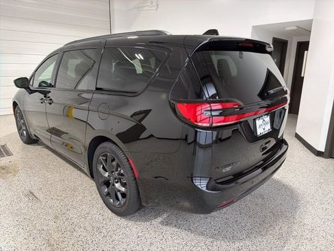 New 2026 Chrysler Pacifica Limited w/ S Appearance Package image 24