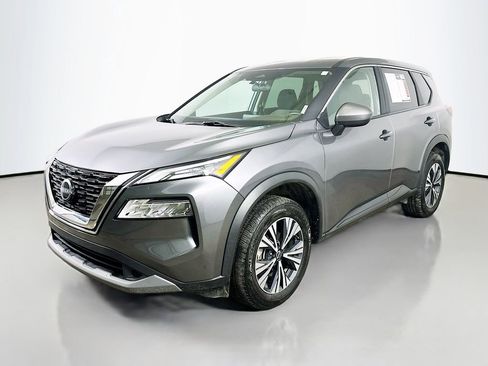 Used 2023 Nissan Rogue SV image 3