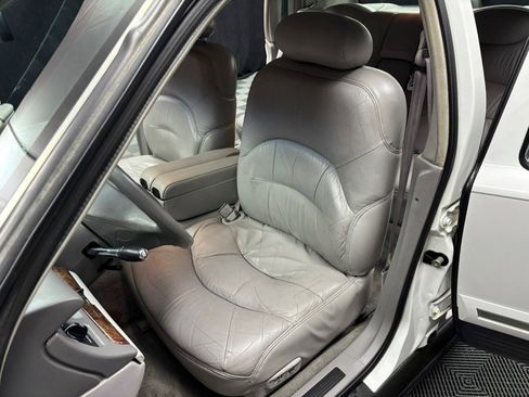 Used 1997 Lincoln Town Car Signature image 36