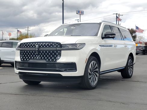 New 2025 Lincoln Navigator L Black Label image 2