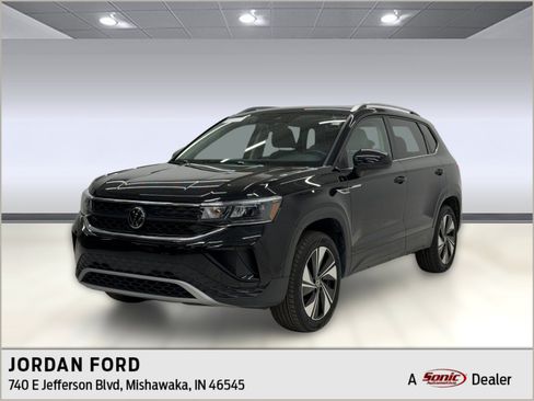 Used 2024 Volkswagen Taos SE AWD/4WD image 1