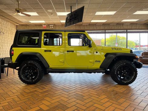 Used 2023 Jeep Wrangler Unlimited w/ Cold Weather Group AWD/4WD image 7