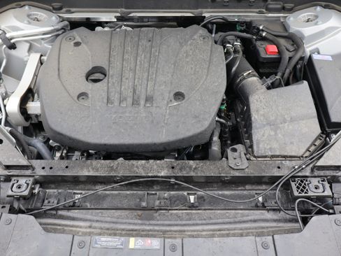 Certified 2025 Volvo XC60 B5 Plus image 40