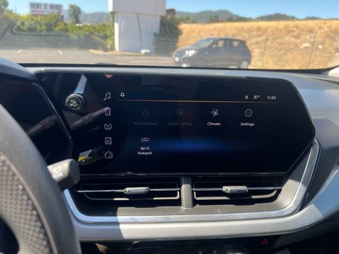 Used 2024 Chevrolet Trax LT FWD image 17