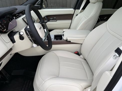 New 2025 Land Rover Range Rover SE image 11