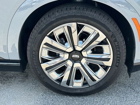 Certified 2026 Cadillac Escalade IQL Luxury w/ LPO, Radiant Package AWD/4WD image 12