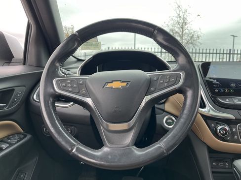 Used 2022 Chevrolet Equinox Premier image 16