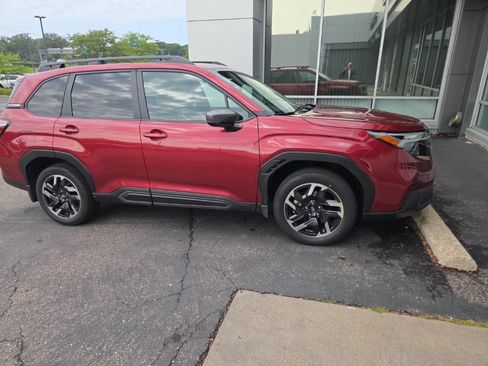 Used 2025 Subaru Forester Limited AWD/4WD image 17