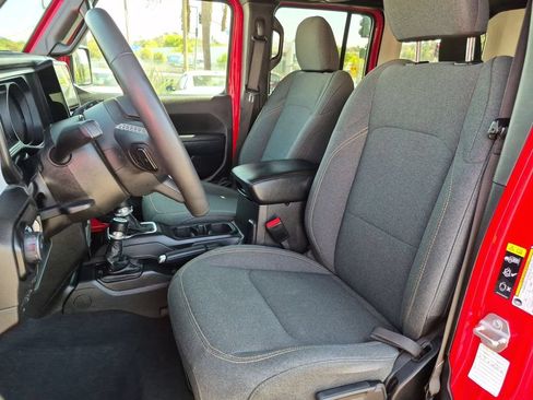 Used 2025 Jeep Wrangler Unlimited Sport AWD/4WD image 25