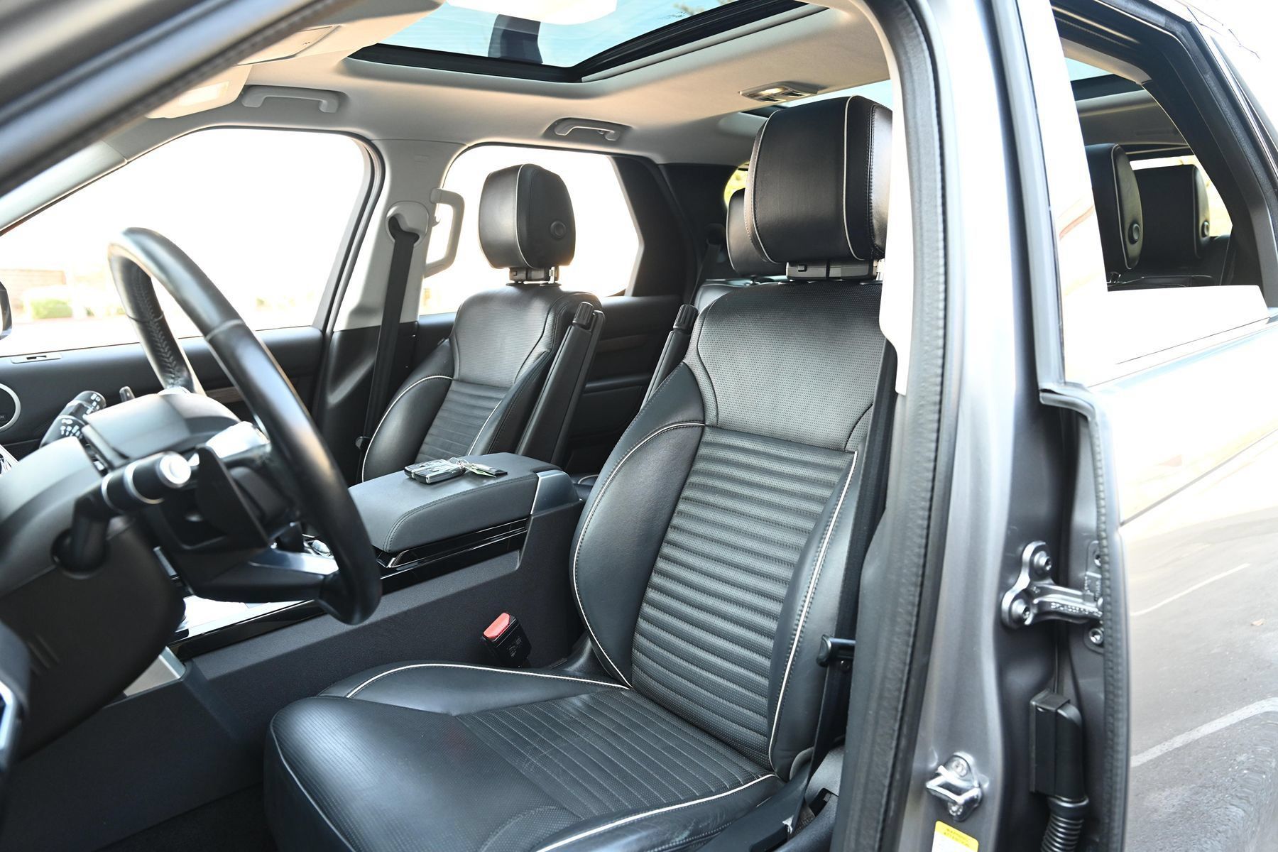 Used 2020 Land Rover Discovery HSE AWD/4WD image 22
