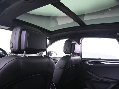 Used 2019 Porsche Macan image 25