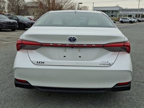 Used 2021 Toyota Avalon XLE image 5