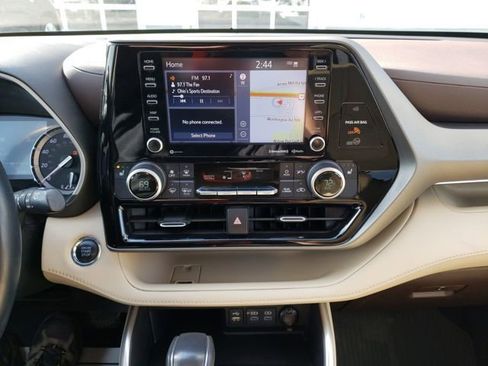 Used 2022 Toyota Highlander XLE image 23