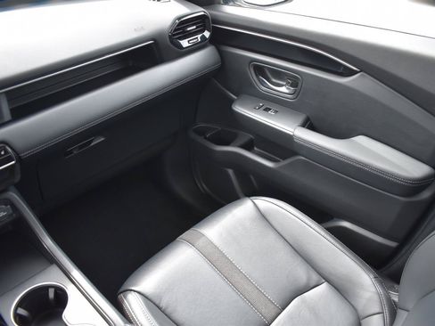Used 2025 Honda Pilot Touring image 23