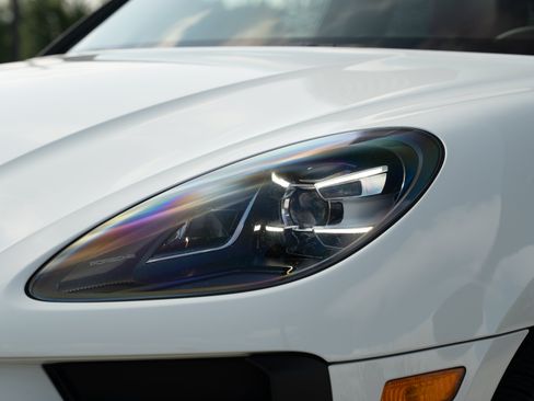 Used 2019 Porsche Macan AWD/4WD image 35