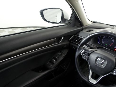 Used 2018 Honda Accord Touring image 17