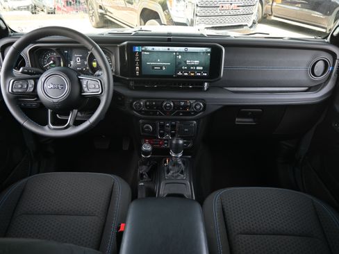 Used 2025 Jeep Wrangler Unlimited Rubicon 4xe w/ Convenience Group image 3