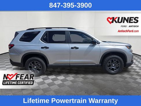 Used 2025 Honda Pilot TrailSport image 8