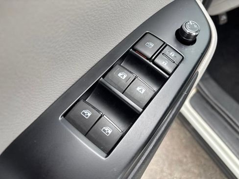 Used 2018 Toyota Highlander Plus AWD/4WD image 21