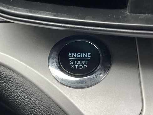 Used 2022 Ford Explorer XLT image 25