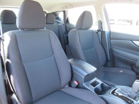 Used 2020 Nissan Rogue Sport S image 9