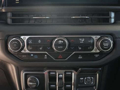 Used 2024 Jeep Wrangler Unlimited Sahara image 21