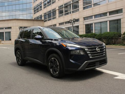 Used 2024 Nissan Rogue SV w/ SV Premium Package AWD/4WD image 1