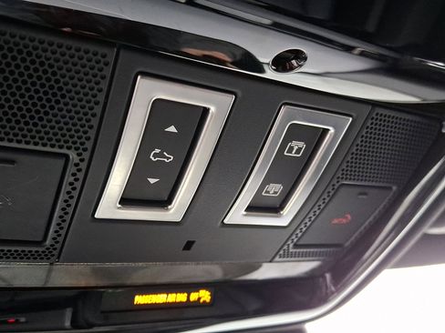 Used 2025 Land Rover Range Rover Velar Dynamic SE image 24