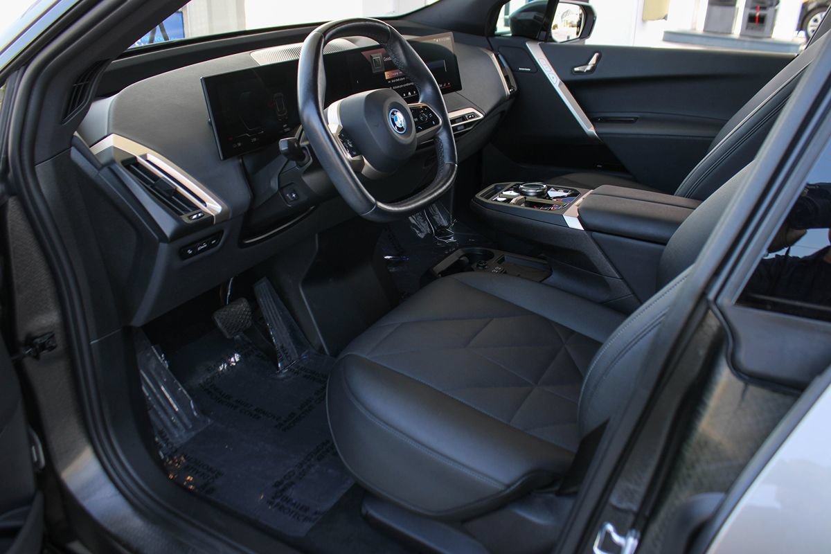 Used 2024 BMW iX xDrive50 w/ Sport Package AWD/4WD image 13