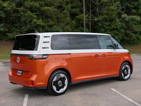 Used 2025 Volkswagen ID. Buzz Pro S Plus RWD image 9