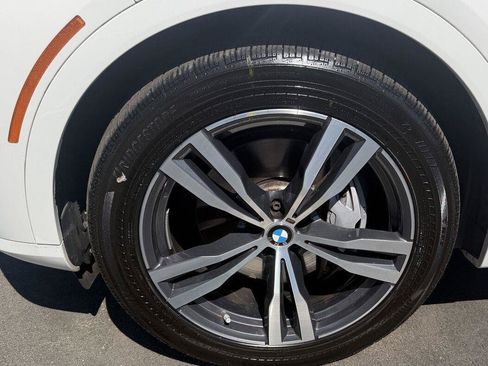 Used 2024 BMW X7 xDrive40i w/ M Sport Package AWD/4WD image 33